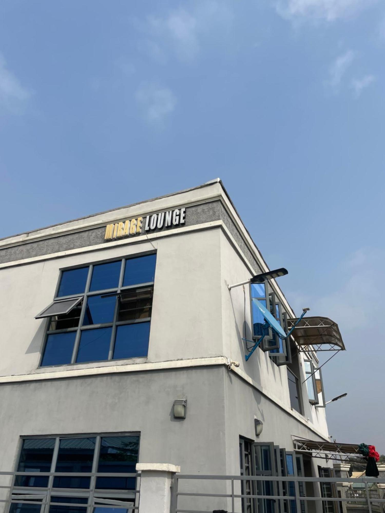 Mirage Lounge Hotel Aja Exterior foto